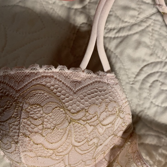 Lacy bra - Picture 7 of 9